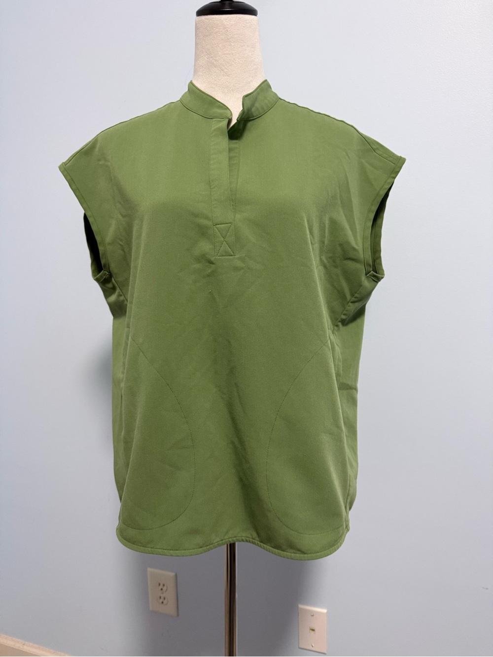 Figs Women's Short Sleeve Side Pockets Scrub Top Size S Green